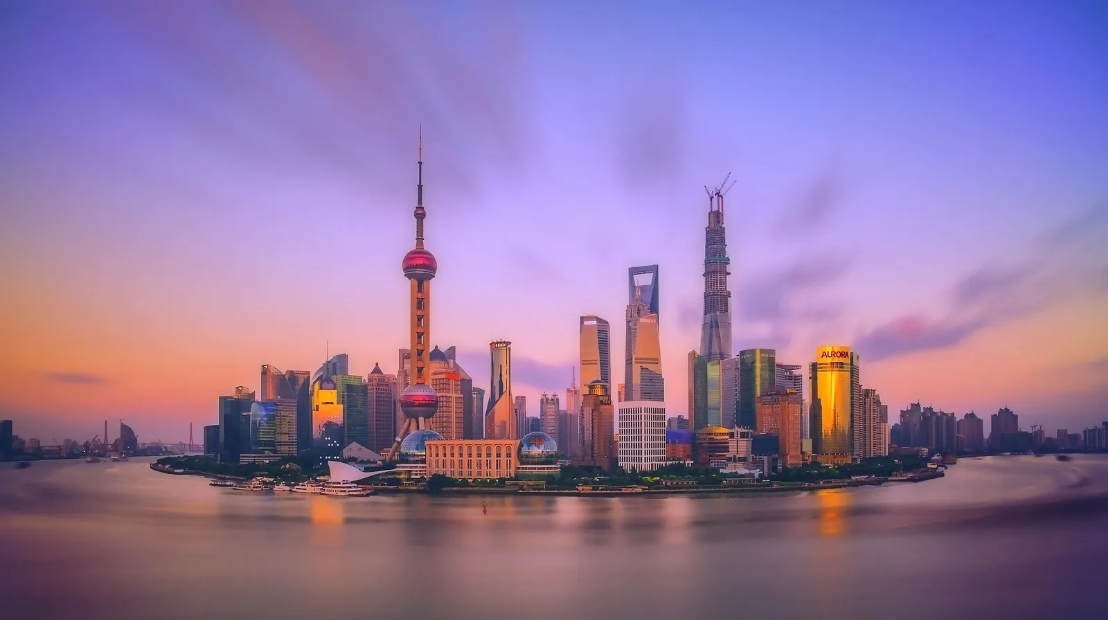 Skyline van Shanghai in de avond